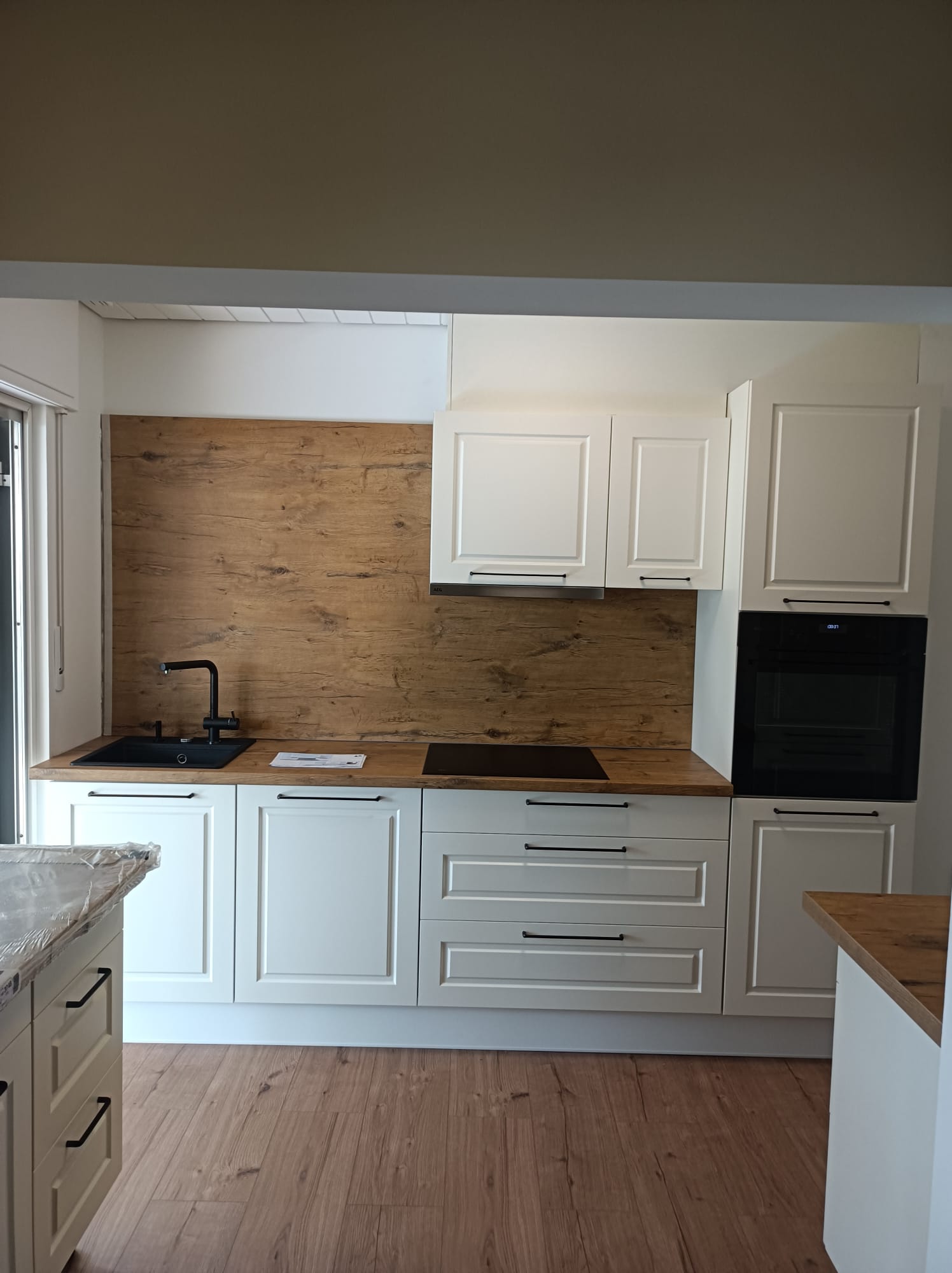 Modern kitchen installation